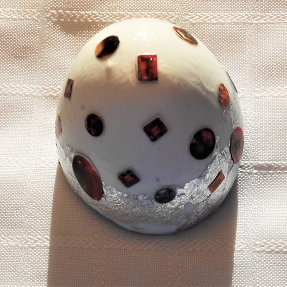 Handmade collages on a set of varnished eggshells - Picture 5 of 16